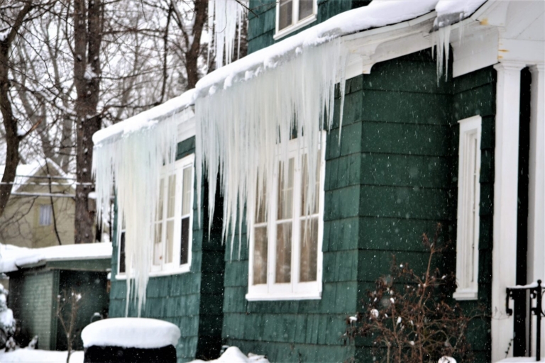 Ice Dams on the Shore: Why Beach Homes Get Winter Leaks